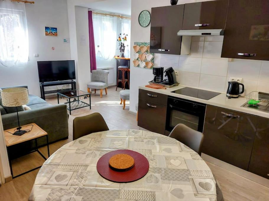 Apartment 62 M2 Ensoleille Parking Gratuit Sur Place *