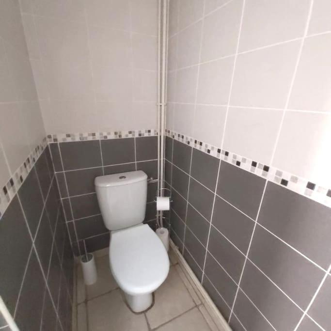 Apartment 62 M2 Ensoleille Parking Gratuit Sur Place